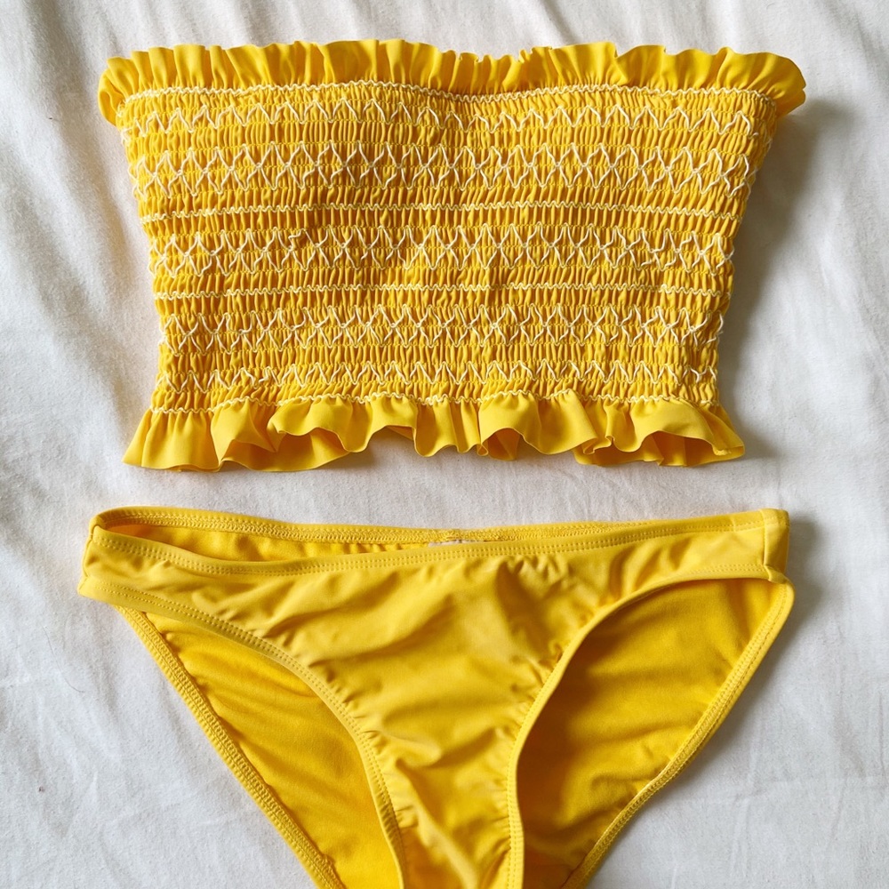 Strapless yellow bikini